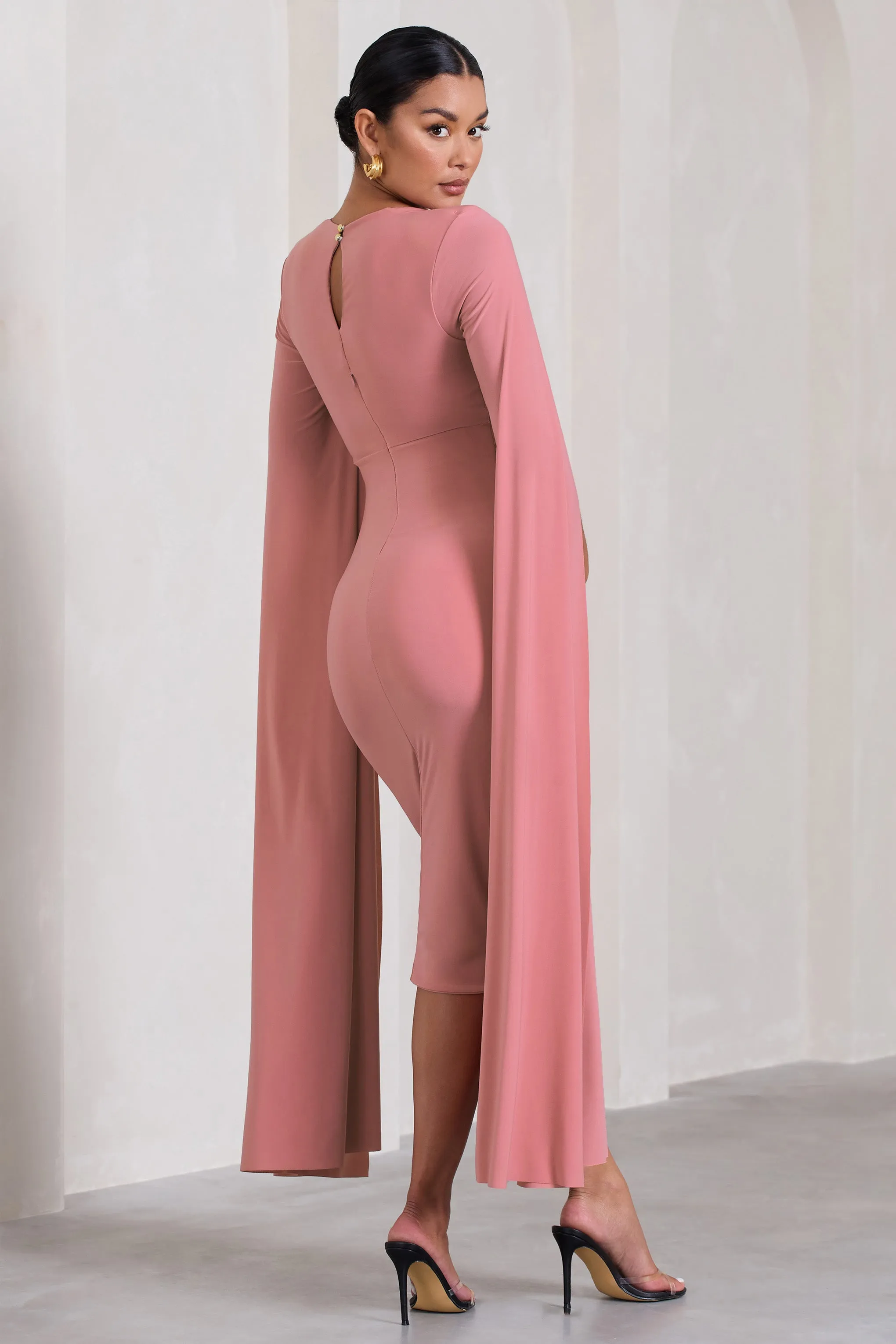 Flawless |  Robe mi-longue de maternité rose poudré a encolure carree et manches cape