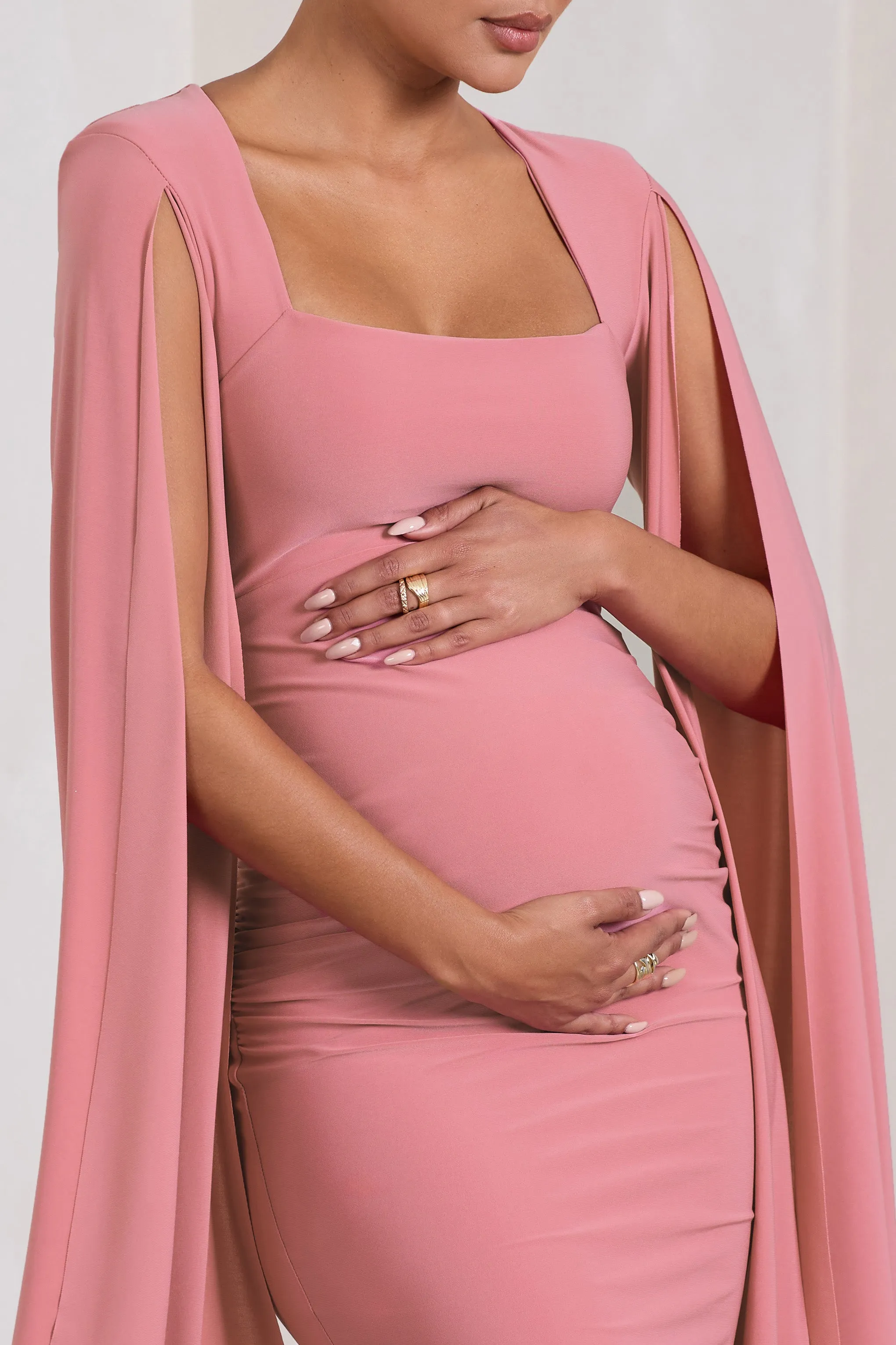 Flawless |  Robe mi-longue de maternité rose poudré a encolure carree et manches cape