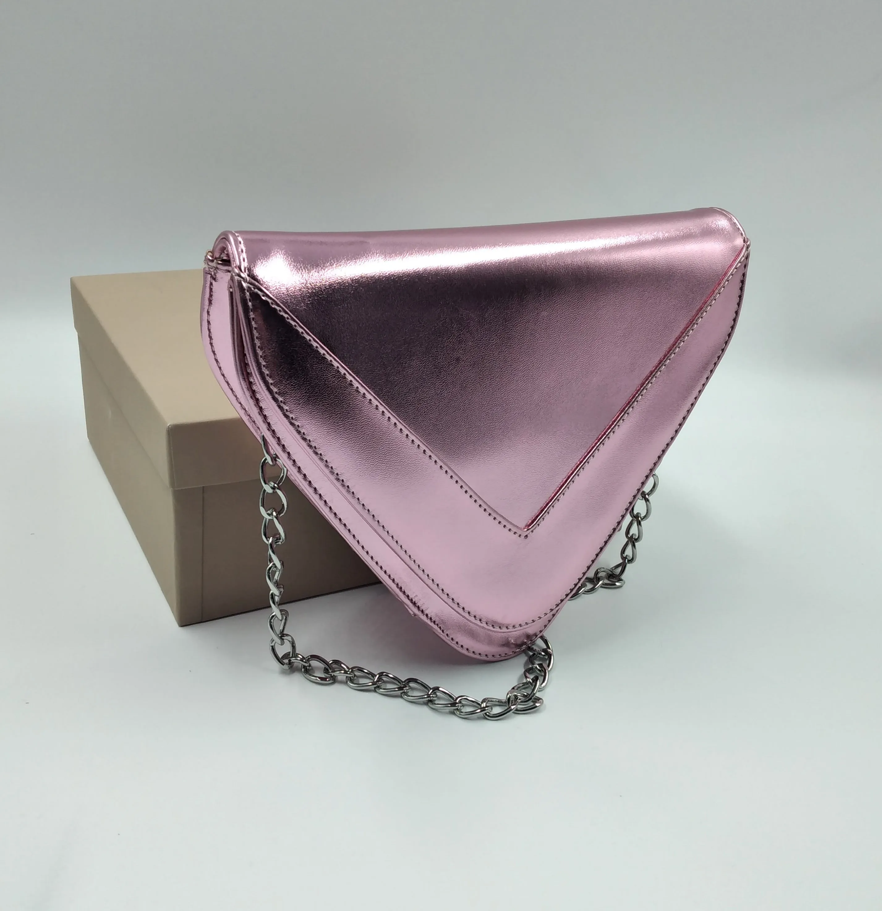 POCHETTE TRIANGOLO LAMINATA ROSA